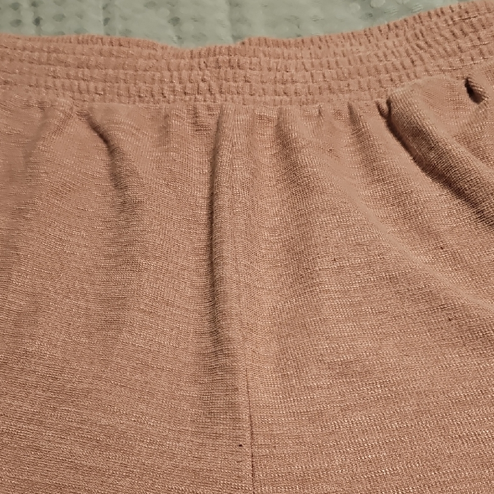 Old Navy Women's Athletic Shorts in Tan